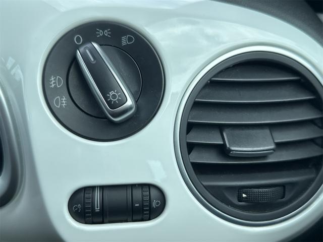 ザ・ビートル デザイン　ワンオーナー　ＥＴＣ　オートクルーズコントロール　ＡＴ　アルミホイール　盗難防止システム　ＡＢＳ　ＣＤ　ミュージックプレイヤー接続可　エアコン　パワーステアリング　パワーウィンドウ　運転席エアバッグ（8枚目）