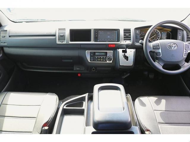 ハイエースワゴン ＧＬ　ロング　ＦＬＥＸＲｅＣｌａｓｓｉｃ丸目施工　ボンネットスムージング加工　ＦＬＥＸオーバーフェンダー　ＤＥＡＮクロスカントリーホイール　ＦＬＥＸシートカバー　ＦＬＥＸクラシックテールケンウッドＤＡ（5枚目）