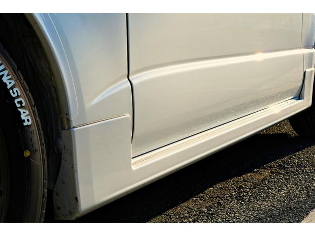 ハイエースバン スーパーGL ダークプライムII バットフェイスボンネット モデリスタフルエアロ リアバンパー FLEXオーバーフェンダー FLEXアルティメットVer2テール FLEXバルベロHEXホイール アルパインBIGX11インチナビ(39枚目)