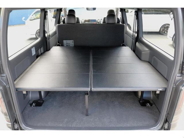 ハイエースバン スーパーGL ダークプライムII ReClassic施工 ボンネットスムージング T-Forceスポイラー オバフェン Delf04 オメガLEDテールランプ フリップベッド アルパイン7インチナビ&デジタルインナーミラー(4枚目)