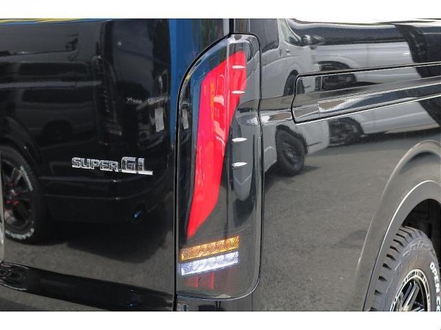 ハイエースバン スーパーGL ダークプライムII ReClassic施工 ボンネットスムージング T-Forceスポイラー オバフェン Delf04 オメガLEDテールランプ フリップベッド アルパイン7インチナビ&デジタルインナーミラー(5枚目)