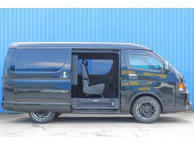 ハイエースバン スーパーGL ダークプライムII ReClassic施工 ボンネットスムージング T-Forceスポイラー オバフェン Delf04 オメガLEDテールランプ フリップベッド アルパイン7インチナビ&デジタルインナーミラー(12枚目)