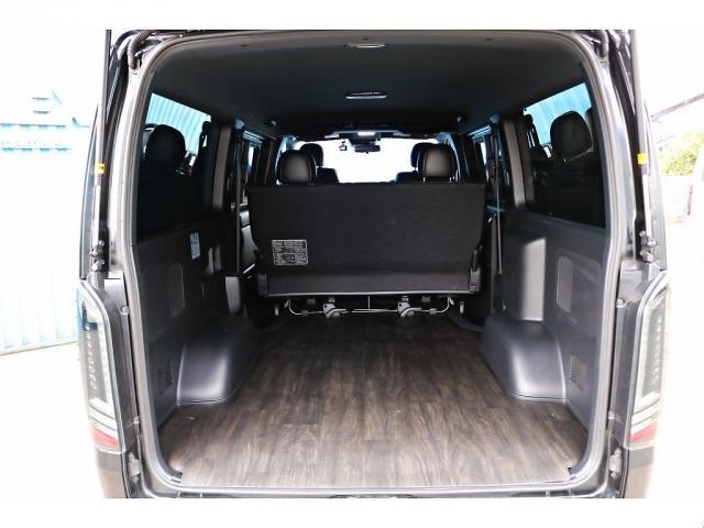 ハイエースバン スーパーGL ダークプライムII FLEXフロントスポイラー オーバーフェンダー DELF02ホイール アルティメットテール 1.5インチローダウン 室内サイドバー 7インチナビゲーション ビルトインETC バックカメラ(5枚目)