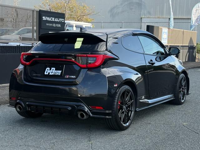 ＧＲヤリス ＲＺ　ハイパフォーマンス　／令和６年式／後期モデル／６速マニュアル車／ＧＲエアロパーツ（Ｆ・Ｓ・Ｒ）／クーリングＰＫＧ／ナビＰＫＧ／マーブルカーボンルーフ／サブラジエーター／ＪＢＬ／純正ナビ＆ＴＶ／バックカメラ（6枚目）