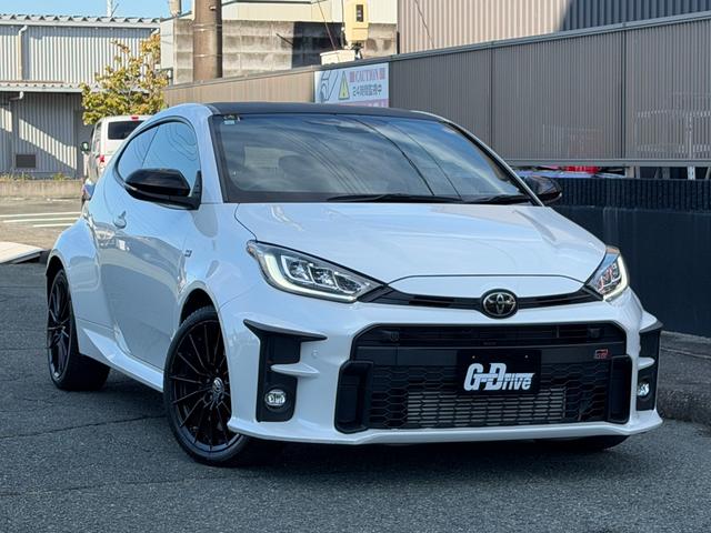 ＧＲヤリス ＲＺ　／令和３年式／６速マニュアル車／トヨタセーフティセンス／カーボンルーフ／ＬＥＤヘッドライト／純正１８インチアルミ／ヘッドアップディスプレイ／ＡＨＢ／レーダークルコン／スマートキー＆プッシュスタート（2枚目）