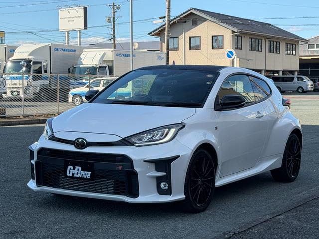 ＧＲヤリス ＲＺ　／令和３年式／６速マニュアル車／トヨタセーフティセンス／カーボンルーフ／ＬＥＤヘッドライト／純正１８インチアルミ／ヘッドアップディスプレイ／ＡＨＢ／レーダークルコン／スマートキー＆プッシュスタート（3枚目）