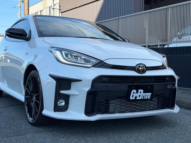 ＧＲヤリス ＲＺ　／令和３年式／６速マニュアル車／トヨタセーフティセンス／カーボンルーフ／ＬＥＤヘッドライト／純正１８インチアルミ／ヘッドアップディスプレイ／ＡＨＢ／レーダークルコン／スマートキー＆プッシュスタート（9枚目）