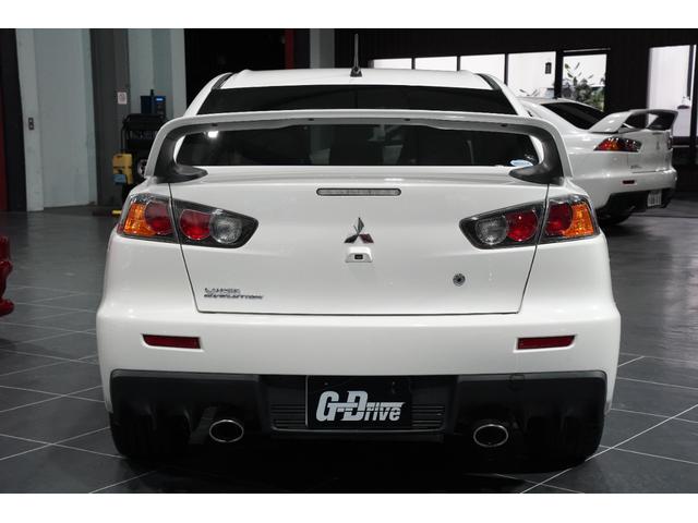 ランサー ＧＳＲエボリューションＸ　ファイナルＳＳＴ／平成２７年式／ブレンボキャリパー／純正１８インチアルミ／純正レカロシート／大型リヤスポイラー／キーレスオペレーション（5枚目）