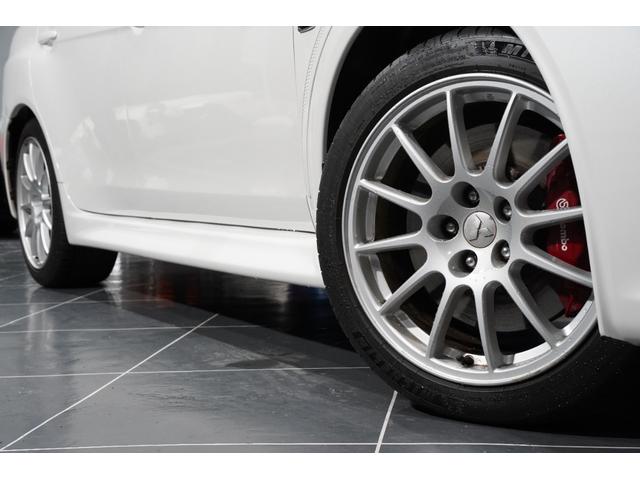 ランサー ＧＳＲエボリューションＸ　ファイナルＳＳＴ／平成２７年式／ブレンボキャリパー／純正１８インチアルミ／純正レカロシート／大型リヤスポイラー／キーレスオペレーション（7枚目）