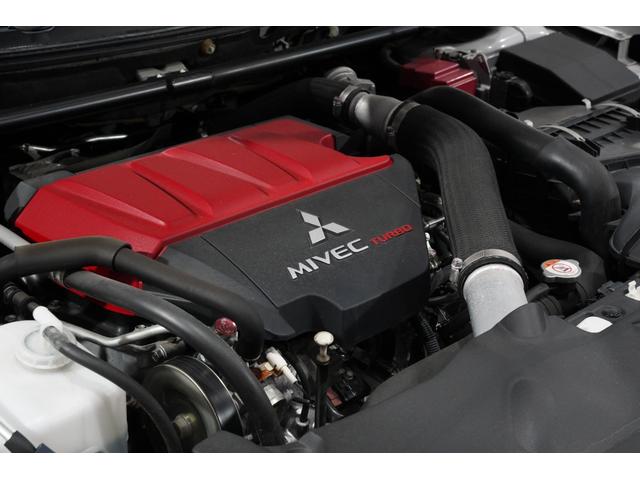 ランサー ＧＳＲエボリューションＸ　ファイナルＳＳＴ／平成２７年式／ブレンボキャリパー／純正１８インチアルミ／純正レカロシート／大型リヤスポイラー／キーレスオペレーション（10枚目）