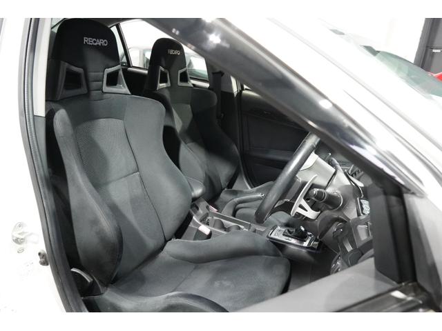 ランサー ＧＳＲエボリューションＸ　ファイナルＳＳＴ／平成２７年式／ブレンボキャリパー／純正１８インチアルミ／純正レカロシート／大型リヤスポイラー／キーレスオペレーション（12枚目）