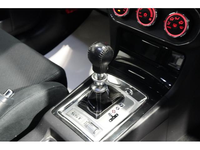 ランサー ＧＳＲエボリューションＸ　ファイナルＳＳＴ／平成２７年式／ブレンボキャリパー／純正１８インチアルミ／純正レカロシート／大型リヤスポイラー／キーレスオペレーション（15枚目）