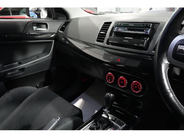 ランサー ＧＳＲエボリューションＸ　ファイナルＳＳＴ／平成２７年式／ブレンボキャリパー／純正１８インチアルミ／純正レカロシート／大型リヤスポイラー／キーレスオペレーション（16枚目）