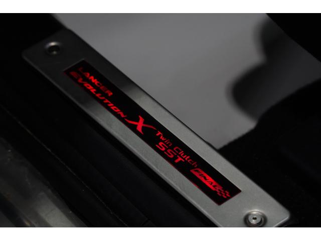 ランサー ＧＳＲエボリューションＸ　ファイナルＳＳＴ／平成２７年式／ブレンボキャリパー／純正１８インチアルミ／純正レカロシート／大型リヤスポイラー／キーレスオペレーション（17枚目）