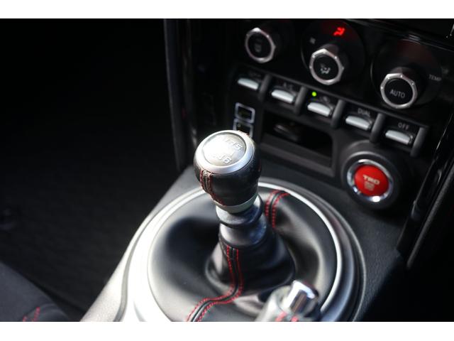 ８６ ＧＴ　／平成２５年式／６速マニュアル／ＨＫＳスーパーチャージャー・エキマニ・車高調／ＴＲＤマフラー／ＫＵＨＬバンパー／ＴＲＤエアロ／ブリッドフルバケットシート／レイズ１８インチアルミ（24枚目）