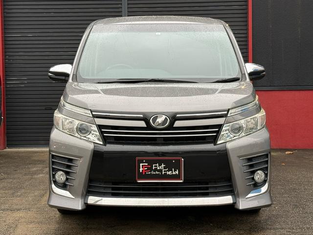ヴォクシー ＺＳ　煌　ナビ　フルセグＴＶ　Ｂｌｕｅｔｏｏｔｈ　フリップダウンモニター　７人乗り　ＥＴＣ　両側パワースライドドア　ＤＶＤ再生　バックモニター　スマートキー　オートエアコン（3枚目）