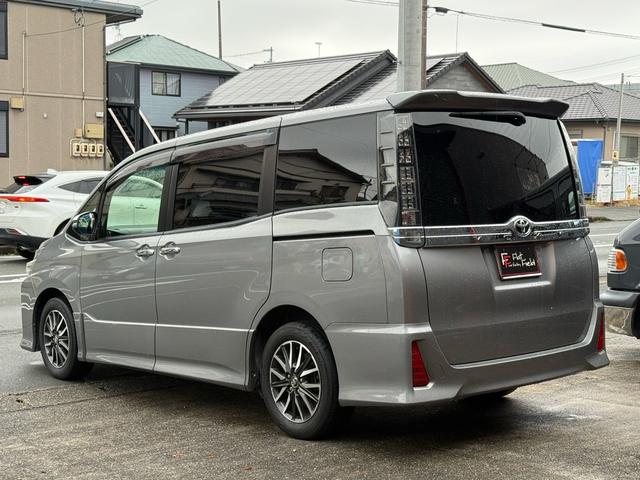 ヴォクシー ＺＳ　煌　ナビ　フルセグＴＶ　Ｂｌｕｅｔｏｏｔｈ　フリップダウンモニター　７人乗り　ＥＴＣ　両側パワースライドドア　ＤＶＤ再生　バックモニター　スマートキー　オートエアコン（9枚目）