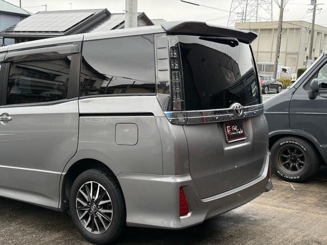 ヴォクシー ＺＳ　煌　ナビ　フルセグＴＶ　Ｂｌｕｅｔｏｏｔｈ　フリップダウンモニター　７人乗り　ＥＴＣ　両側パワースライドドア　ＤＶＤ再生　バックモニター　スマートキー　オートエアコン（10枚目）
