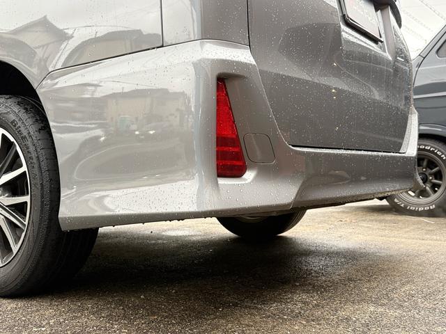 ヴォクシー ＺＳ　煌　ナビ　フルセグＴＶ　Ｂｌｕｅｔｏｏｔｈ　フリップダウンモニター　７人乗り　ＥＴＣ　両側パワースライドドア　ＤＶＤ再生　バックモニター　スマートキー　オートエアコン（12枚目）