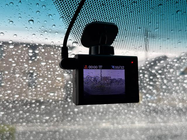 ヴォクシー ＺＳ　煌　ナビ　フルセグＴＶ　Ｂｌｕｅｔｏｏｔｈ　フリップダウンモニター　７人乗り　ＥＴＣ　両側パワースライドドア　ＤＶＤ再生　バックモニター　スマートキー　オートエアコン（20枚目）