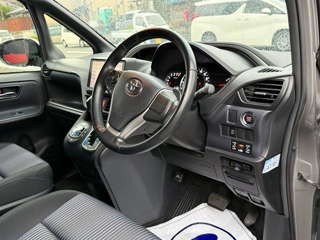 ヴォクシー ＺＳ　煌　ナビ　フルセグＴＶ　Ｂｌｕｅｔｏｏｔｈ　フリップダウンモニター　７人乗り　ＥＴＣ　両側パワースライドドア　ＤＶＤ再生　バックモニター　スマートキー　オートエアコン（21枚目）