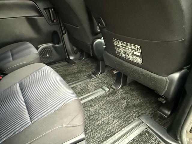 ヴォクシー ＺＳ　煌　ナビ　フルセグＴＶ　Ｂｌｕｅｔｏｏｔｈ　フリップダウンモニター　７人乗り　ＥＴＣ　両側パワースライドドア　ＤＶＤ再生　バックモニター　スマートキー　オートエアコン（26枚目）