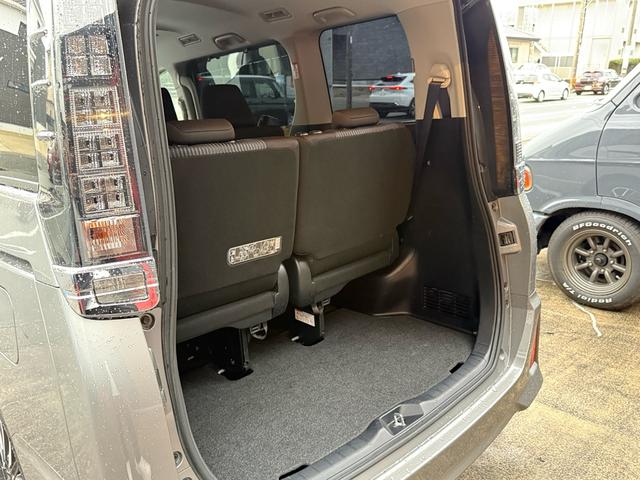 ヴォクシー ＺＳ　煌　ナビ　フルセグＴＶ　Ｂｌｕｅｔｏｏｔｈ　フリップダウンモニター　７人乗り　ＥＴＣ　両側パワースライドドア　ＤＶＤ再生　バックモニター　スマートキー　オートエアコン（29枚目）