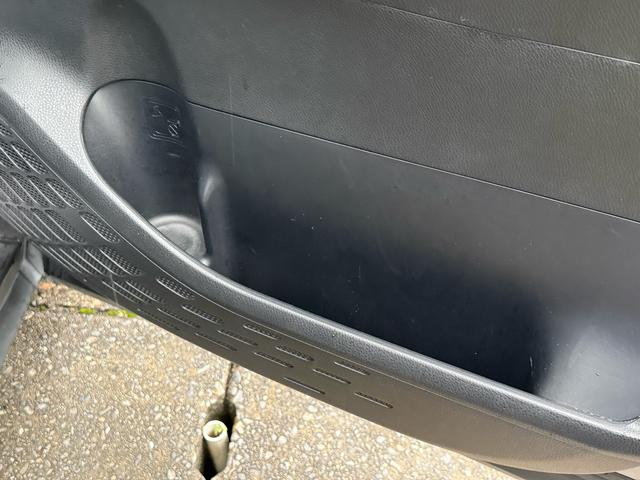 ヴォクシー ＺＳ　煌　ナビ　フルセグＴＶ　Ｂｌｕｅｔｏｏｔｈ　フリップダウンモニター　７人乗り　ＥＴＣ　両側パワースライドドア　ＤＶＤ再生　バックモニター　スマートキー　オートエアコン（35枚目）