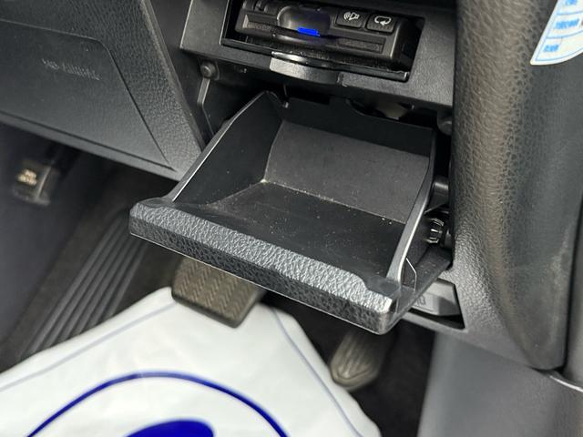 ヴォクシー ＺＳ　煌　ナビ　フルセグＴＶ　Ｂｌｕｅｔｏｏｔｈ　フリップダウンモニター　７人乗り　ＥＴＣ　両側パワースライドドア　ＤＶＤ再生　バックモニター　スマートキー　オートエアコン（40枚目）