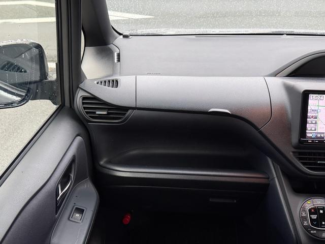 ヴォクシー ＺＳ　煌　ナビ　フルセグＴＶ　Ｂｌｕｅｔｏｏｔｈ　フリップダウンモニター　７人乗り　ＥＴＣ　両側パワースライドドア　ＤＶＤ再生　バックモニター　スマートキー　オートエアコン（43枚目）