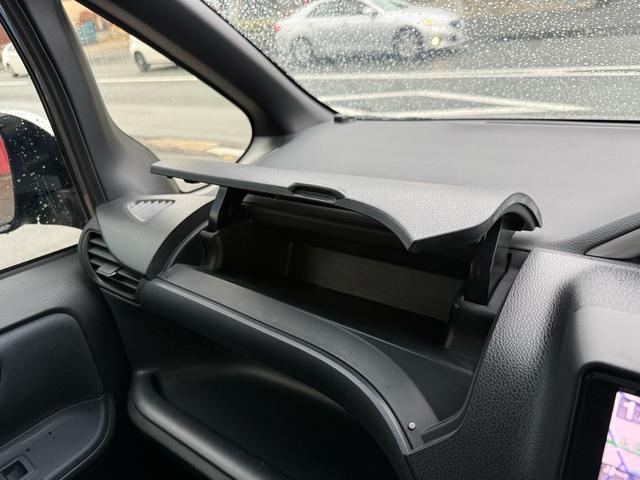 ヴォクシー ＺＳ　煌　ナビ　フルセグＴＶ　Ｂｌｕｅｔｏｏｔｈ　フリップダウンモニター　７人乗り　ＥＴＣ　両側パワースライドドア　ＤＶＤ再生　バックモニター　スマートキー　オートエアコン（55枚目）
