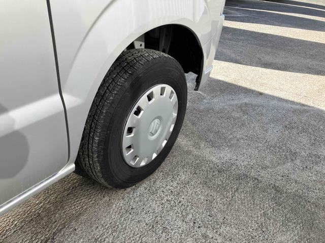 エブリイ ＰＣ　軽バン　ＡＴ　両側スライドドア　盗難防止システム　エアコン　パワーステアリング　パワーウィンドウ　運転席エアバッグ　助手席エアバッグ　ＣＤ　ミュージックプレイヤー接続可（7枚目）