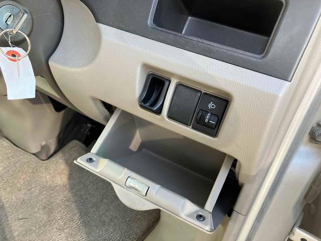 エブリイ ＰＣ　軽バン　ＡＴ　両側スライドドア　盗難防止システム　エアコン　パワーステアリング　パワーウィンドウ　運転席エアバッグ　助手席エアバッグ　ＣＤ　ミュージックプレイヤー接続可（27枚目）