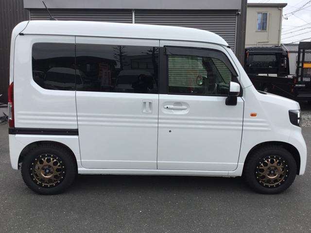 Ｎ－ＶＡＮ 　車中泊仕様・社外ホイール・ブラックエンブレム・テールゲートカーテン・ルーフコンソール・社外フロアマット・キーレス・（4枚目）