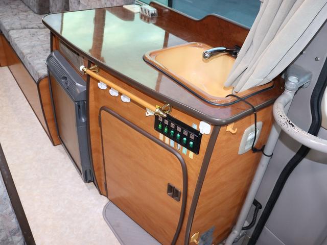 リエッセII 　ＲＶビックフット　エポックミュー　２０００Ｗインバーター　家庭用ＴＶ２台　ＭＡＸＸＦＡＮ２台　外部充電　４．０Ｌディーゼルターボ　ＮｏｘＰＭ適合（7枚目）