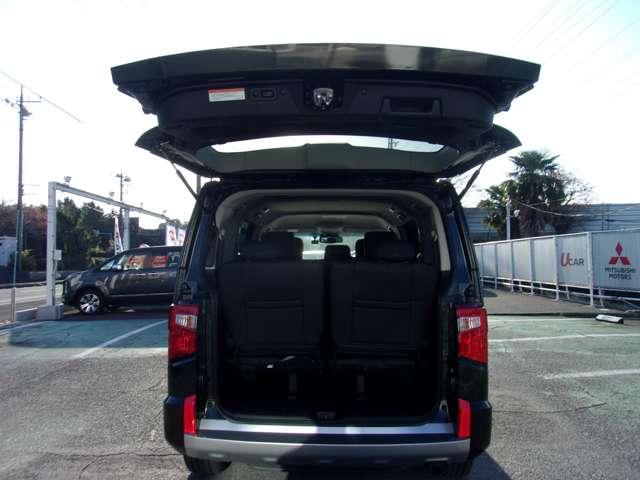 デリカD:5 P メモリーナビ フルセグTV マルチアラウンドモニター ETC 助手席側電動サイドステップ 衝突被害軽減ブレーキ/誤発進抑制機能システム フロントシートヒーター 寒冷地仕様車 電動リヤゲート 禁煙車(18枚目)