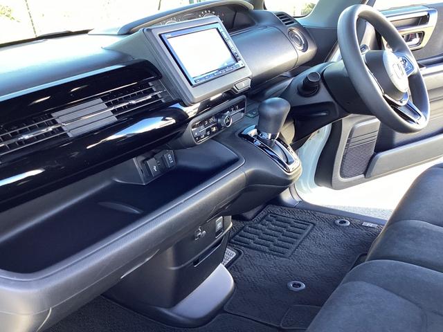 Ｎ－ＢＯＸカスタム Ｌ　ワンオーナー禁煙車　純正ナビ　１オーナー　サイドエアバッグ　シートヒータ　キーフリーシステム　ＬＥＤライト　リアカメ　クルーズコントロール　ＡＣ　ＤＶＤ視聴可能　スマキー　横滑り防止　エアバッグ（17枚目）