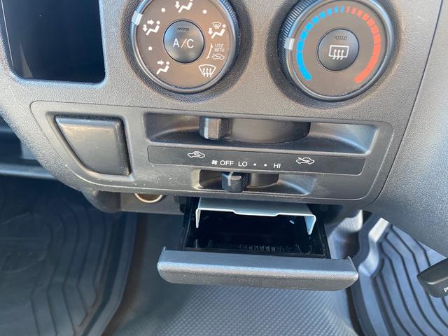 レジアスエースバン 　ＤＸＧＬパッケージ　キーレスエントリー　ＡＢＳ　運転席エアバッグ　助手席エアバッグ　エアコン　パワーステアリング　パワーウィンドウ（22枚目）