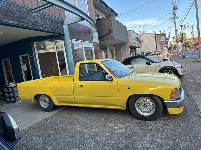 ハイラックス 　コラムマニュアル　エアサス　社外ハンドル（4枚目）