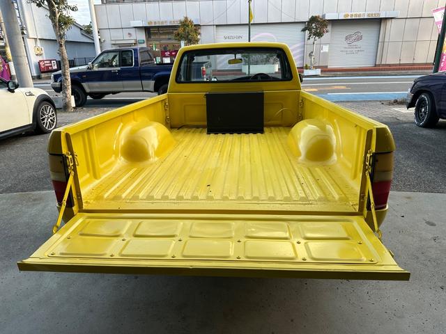 ハイラックス 　コラムマニュアル　エアサス　社外ハンドル（15枚目）