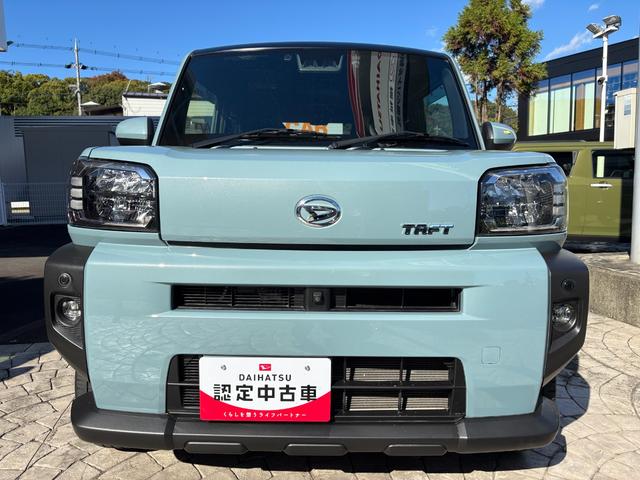 タフト Gターボ 15インチアルミホイール オートレベリング機能付フルLEDヘッドランプ LEDフォグランプ 本革巻ステアリングホイール 本革巻インパネセンターシフト TFTカラーマルチインフォメーションディスプレイ(3枚目)