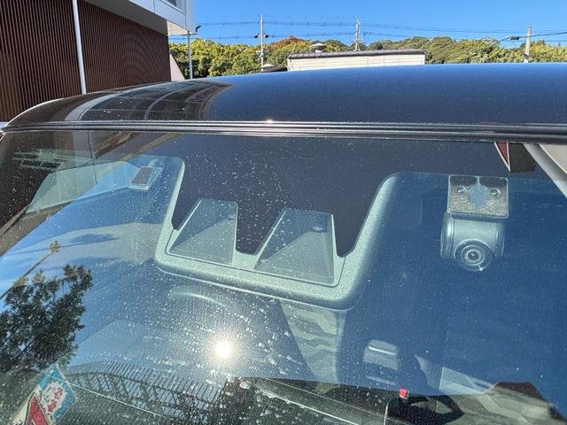 タフト Gターボ 15インチアルミホイール オートレベリング機能付フルLEDヘッドランプ LEDフォグランプ 本革巻ステアリングホイール 本革巻インパネセンターシフト TFTカラーマルチインフォメーションディスプレイ(11枚目)