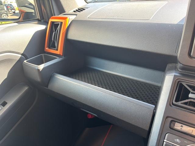 タフト Gターボ 15インチアルミホイール オートレベリング機能付フルLEDヘッドランプ LEDフォグランプ 本革巻ステアリングホイール 本革巻インパネセンターシフト TFTカラーマルチインフォメーションディスプレイ(32枚目)