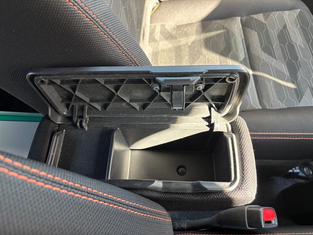 タフト Gターボ 15インチアルミホイール オートレベリング機能付フルLEDヘッドランプ LEDフォグランプ 本革巻ステアリングホイール 本革巻インパネセンターシフト TFTカラーマルチインフォメーションディスプレイ(36枚目)