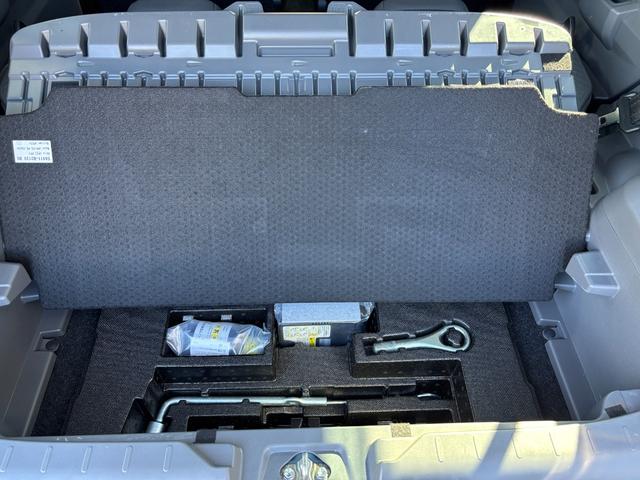 タフト Gターボ 15インチアルミホイール オートレベリング機能付フルLEDヘッドランプ LEDフォグランプ 本革巻ステアリングホイール 本革巻インパネセンターシフト TFTカラーマルチインフォメーションディスプレイ(46枚目)