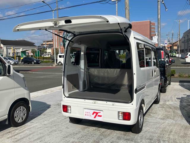 エブリイ ＰＡリミテッド　両側スライドドア　クリアランスソナー　レーンアシスト　衝突被害軽減システム　オートライト　キーレスエントリー　アイドリングストップ　ＣＶＴ　盗難防止システム　ＡＢＳ　ＥＳＣ　衝突安全ボディ　エアコン（27枚目）