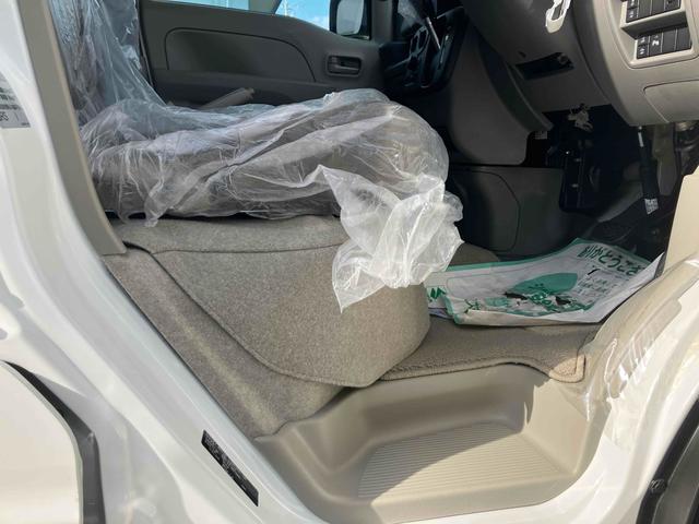 エブリイ ＰＡリミテッド　両側スライドドア　クリアランスソナー　レーンアシスト　衝突被害軽減システム　オートライト　キーレスエントリー　アイドリングストップ　ＣＶＴ　盗難防止システム　ＡＢＳ　ＥＳＣ　衝突安全ボディ　エアコン（39枚目）