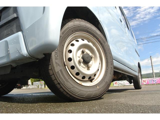 ハイゼットカーゴ ＤＸ　パートタイム４ＷＤ　パワーウィンドウ　キーレス　純正ナビ　フルセグテレビ　４速オートマ　Ｗエアバッグ　ＡＢＳ　ハイルーフ　両側スライドドア（8枚目）