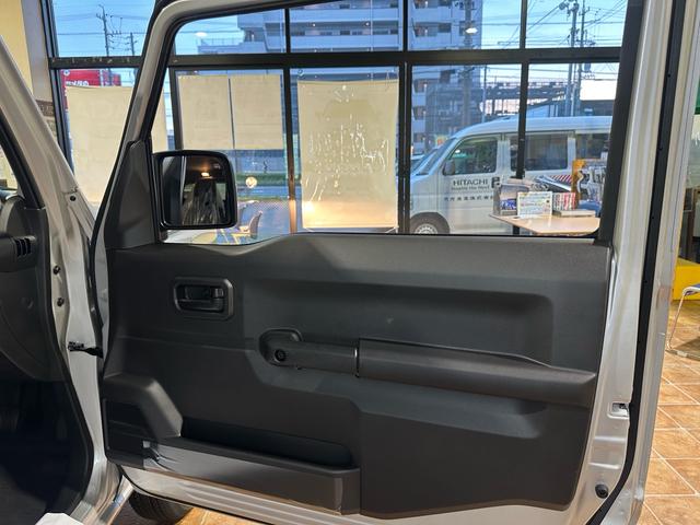 ジムニー ＸＬ　４ＷＤ　マニュアル（ＭＴ）　シートヒーター　クリアランスソナー　禁煙車	登録済み（届け出済み）未使用車　店内保管車　ターボ　ワンオーナー（28枚目）