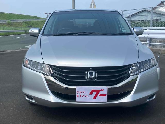 オデッセイ Ｍファインスピリット　全周囲カメラ　ナビ　ＨＩＤ　キーレスエントリー　電動格納ミラー　３列シート　ＣＶＴ　アルミホイール　ＣＤ　ＤＶＤ再生　Ｂｌｕｅｔｏｏｔｈ　盗難防止システム　衝突安全ボディ　ＡＢＳ　エアコン（4枚目）